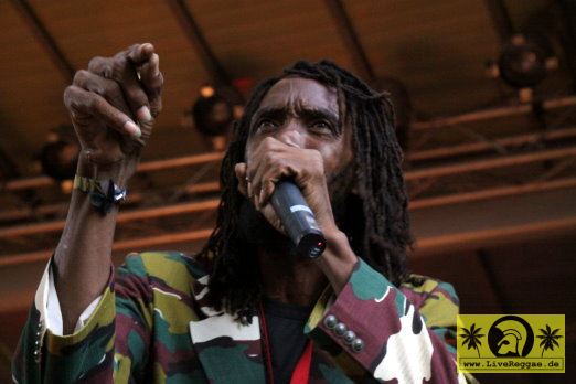 Conrad Crystal (Jam) with Suga Roy and The House Of Riddim Band 19. Reggae Jam Festival - Bersenbrueck 03. August 2013 (11).JPG